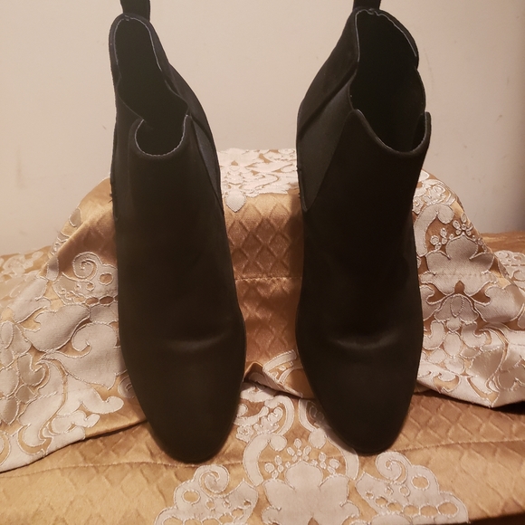 Express Faux Suede Black Slip on block heel Booties 1.5 inch heel Size: 10 - Picture 3 of 10